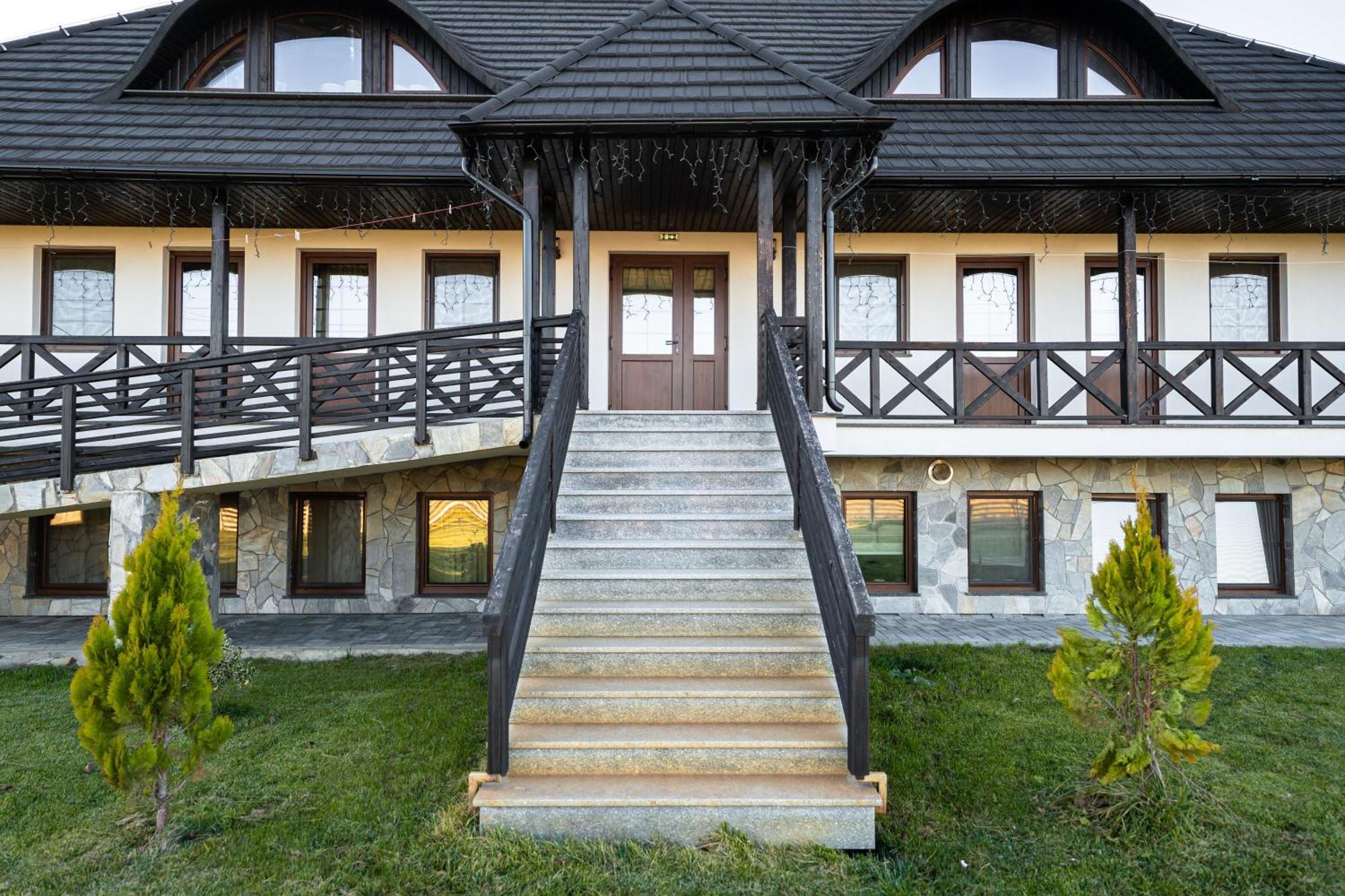 Casa Andra Hotel Siret Luaran gambar