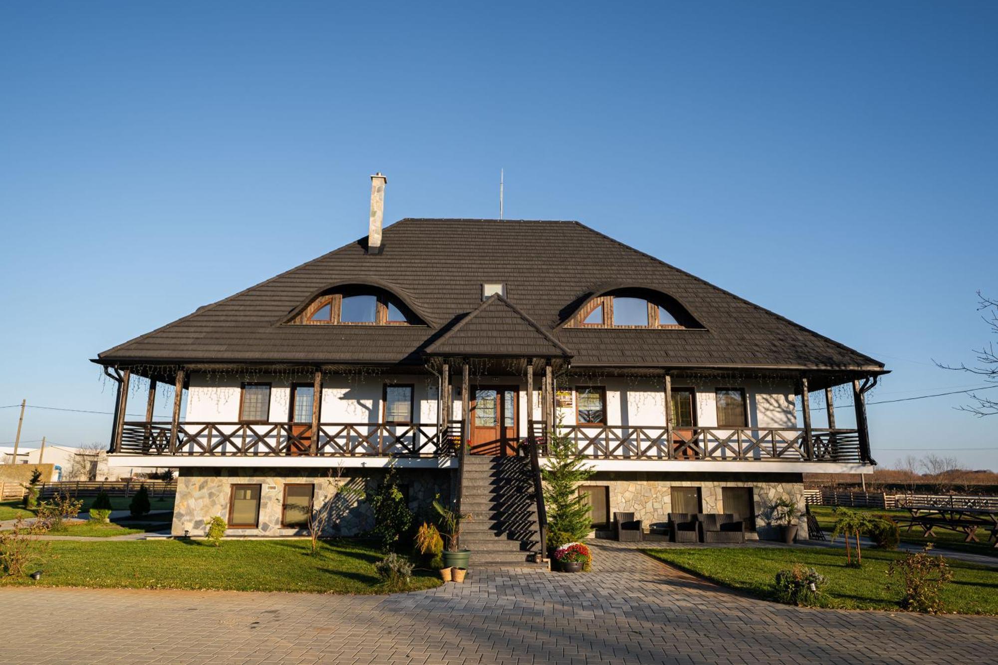 Casa Andra Hotel Siret Luaran gambar