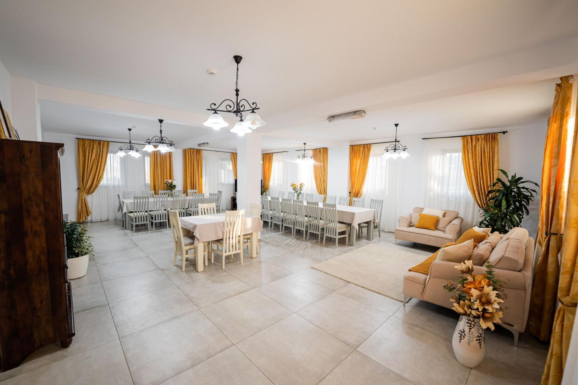 Casa Andra Hotel Siret Luaran gambar