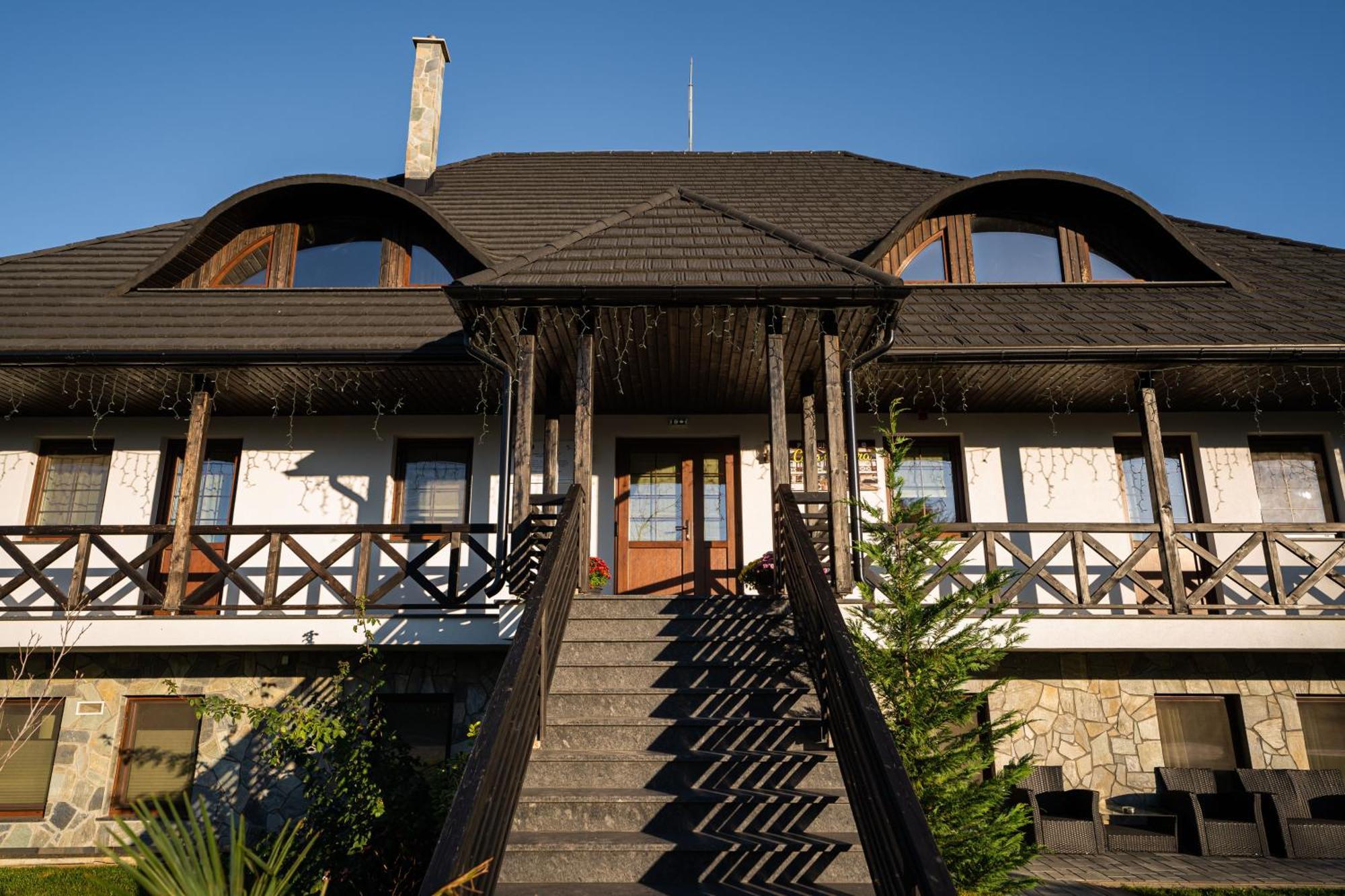 Casa Andra Hotel Siret Luaran gambar